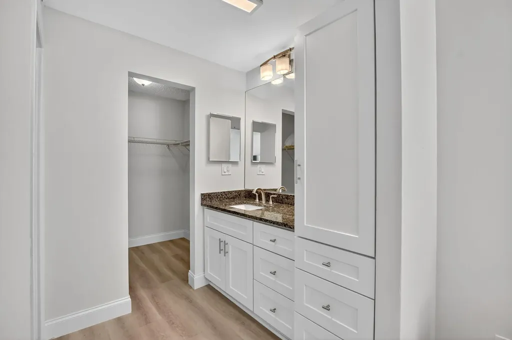 8 Royal Palm Way Boca Raton FL 33432