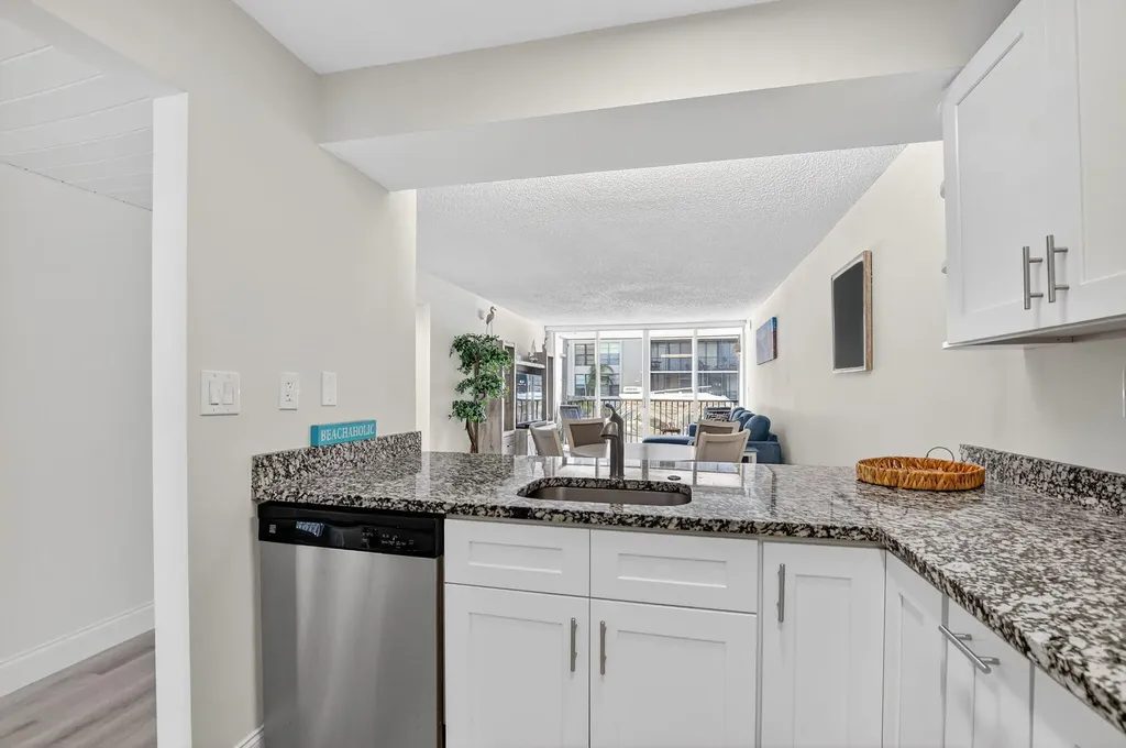 8 Royal Palm Way Boca Raton FL 33432