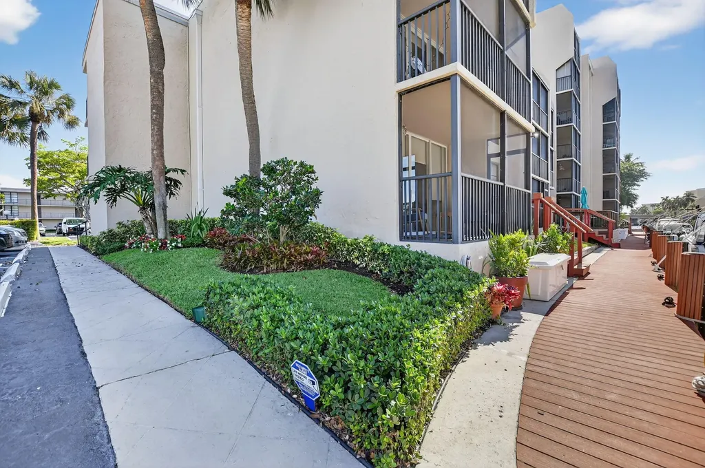 8 Royal Palm Way Boca Raton FL 33432