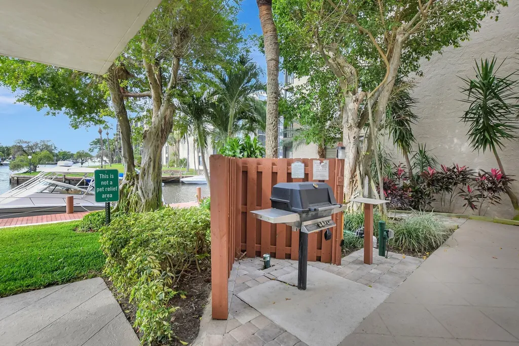 8 Royal Palm Way Boca Raton FL 33432