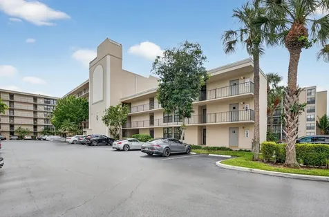 8 Royal Palm Way Boca Raton FL 33432