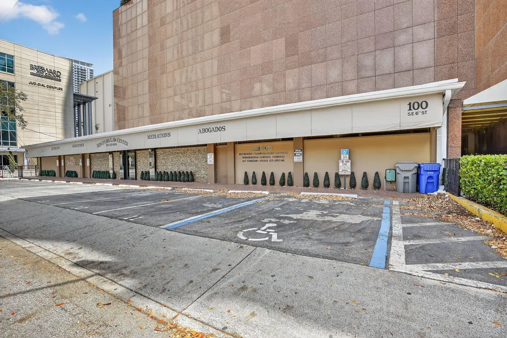 100 SE 6th Street Fort Lauderdale FL 33301