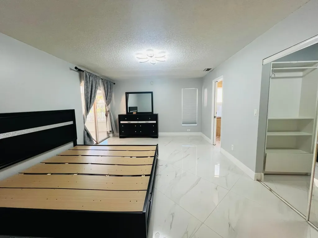 12623 SW 8th Court Davie FL 33325