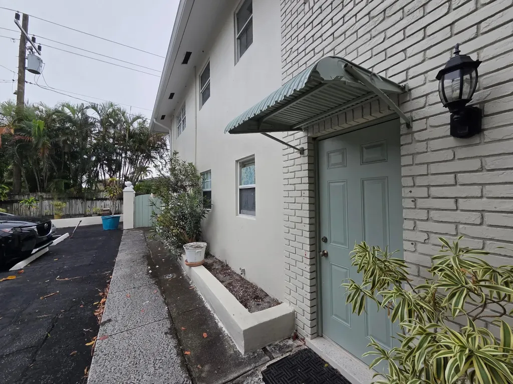 1810 NE 56th Street Fort Lauderdale FL 33308