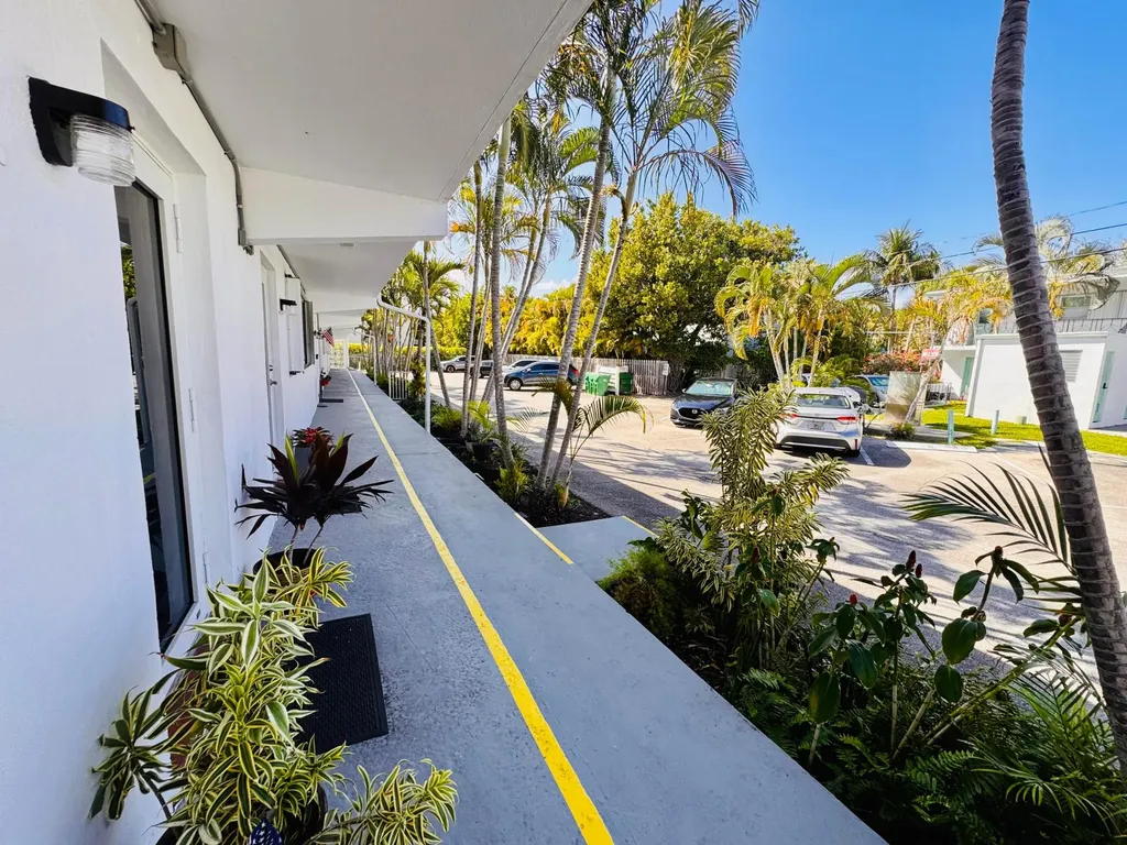 2151 NE 42nd Court Lighthouse Point FL 33064