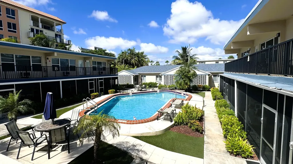 1960 NE 1st Street Deerfield Beach FL 33441
