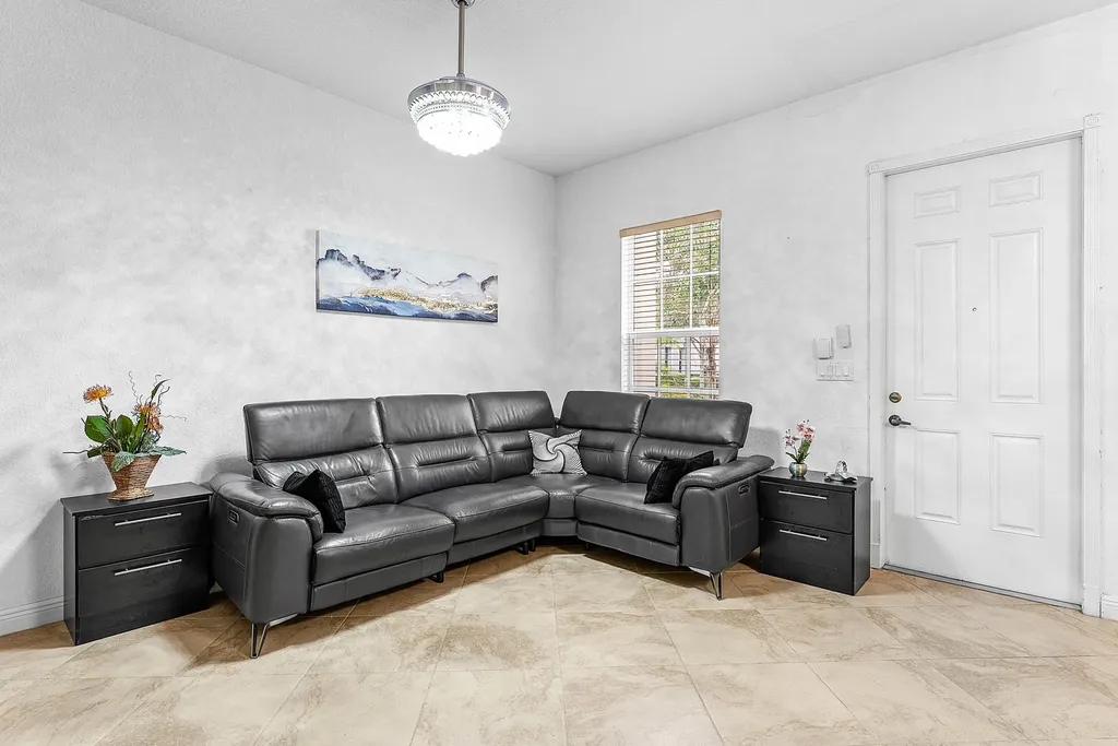 8309 NW 8th Way Boca Raton FL 33487