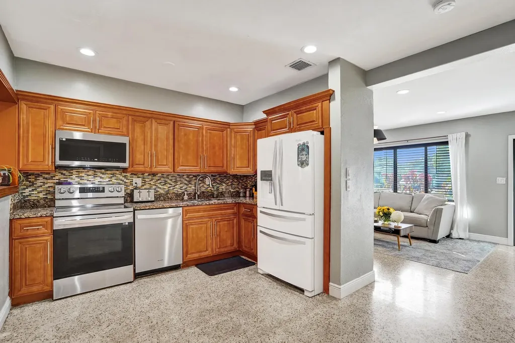 1728 NE 17th Terrace Fort Lauderdale FL 33305