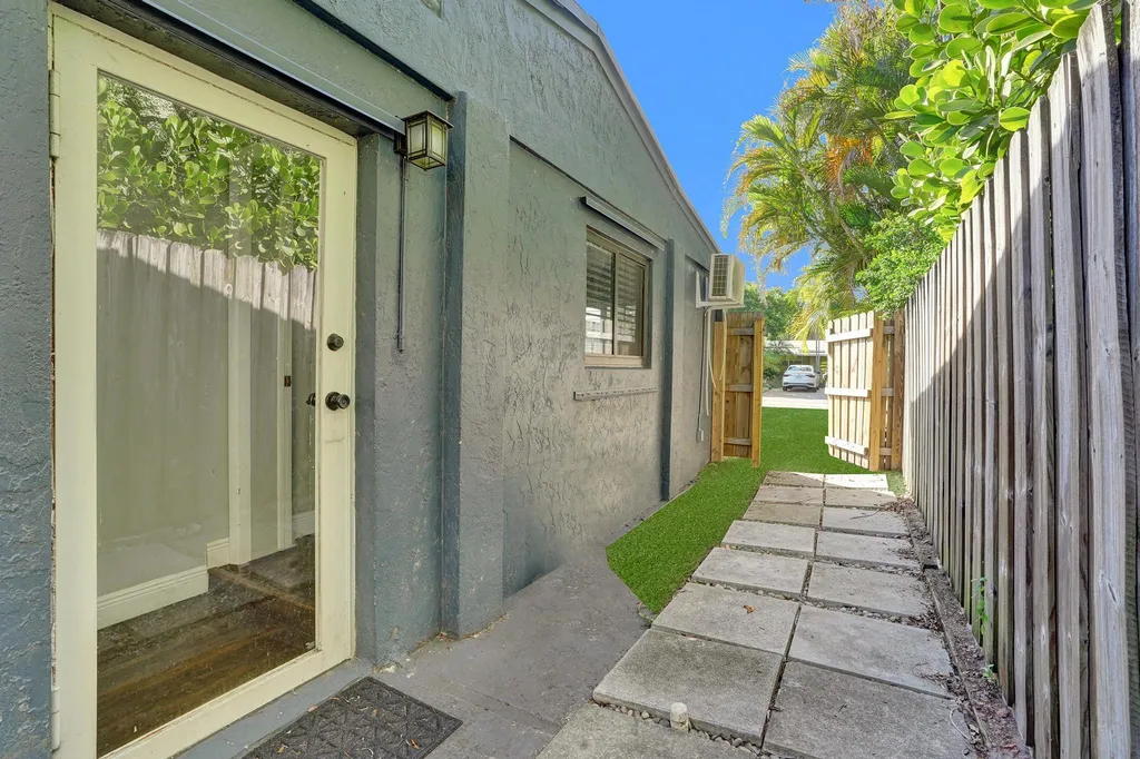 1728 NE 17th Terrace Fort Lauderdale FL 33305