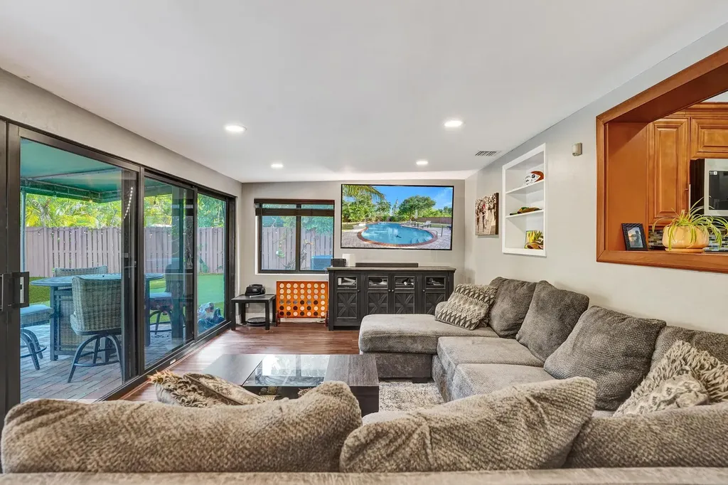 1728 NE 17th Terrace Fort Lauderdale FL 33305