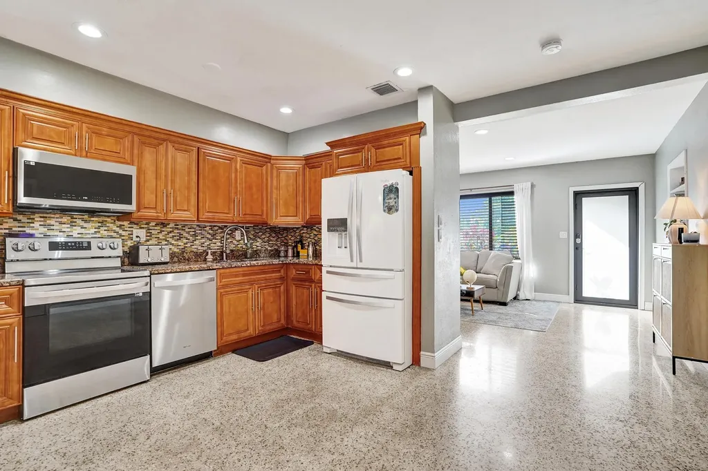 1728 NE 17th Terrace Fort Lauderdale FL 33305