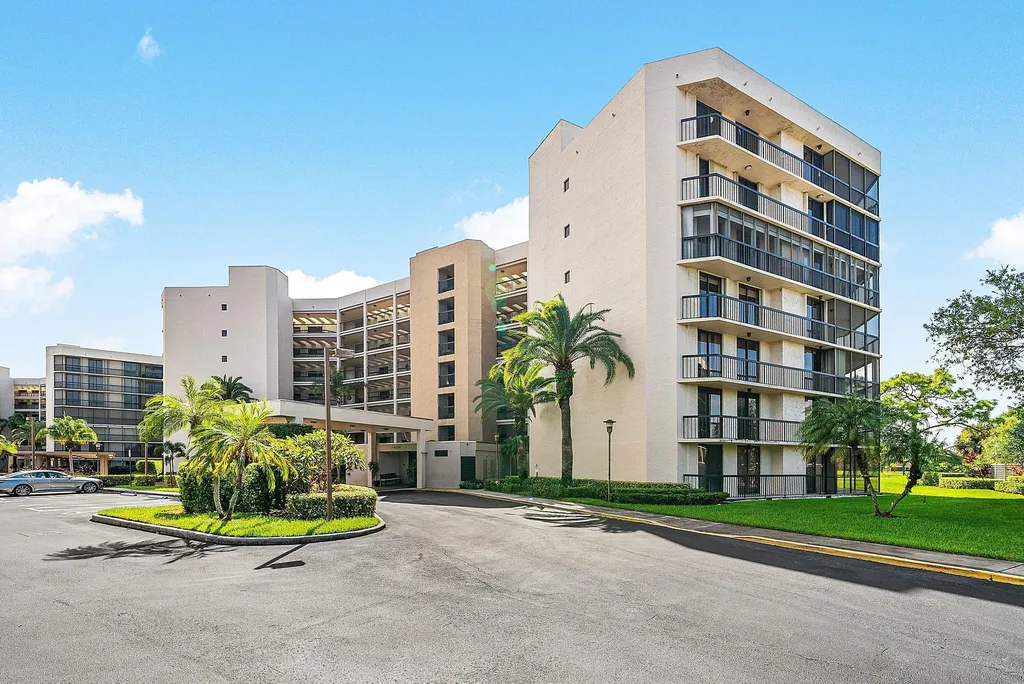 5279 Fountains Drive S Lake Worth FL 33467