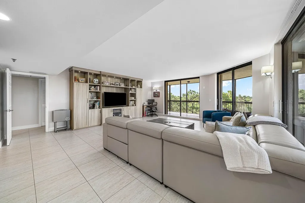 5279 Fountains Drive S Lake Worth FL 33467