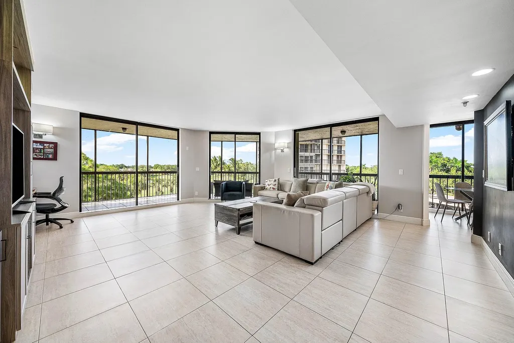 5279 Fountains Drive S Lake Worth FL 33467