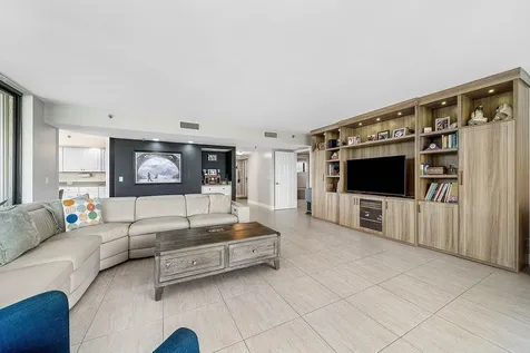 5279 Fountains Drive S Lake Worth FL 33467