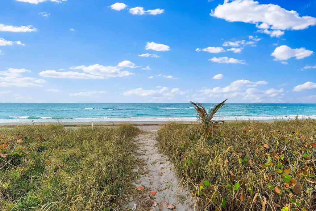 31 N Beach Road Jupiter Island FL 33455