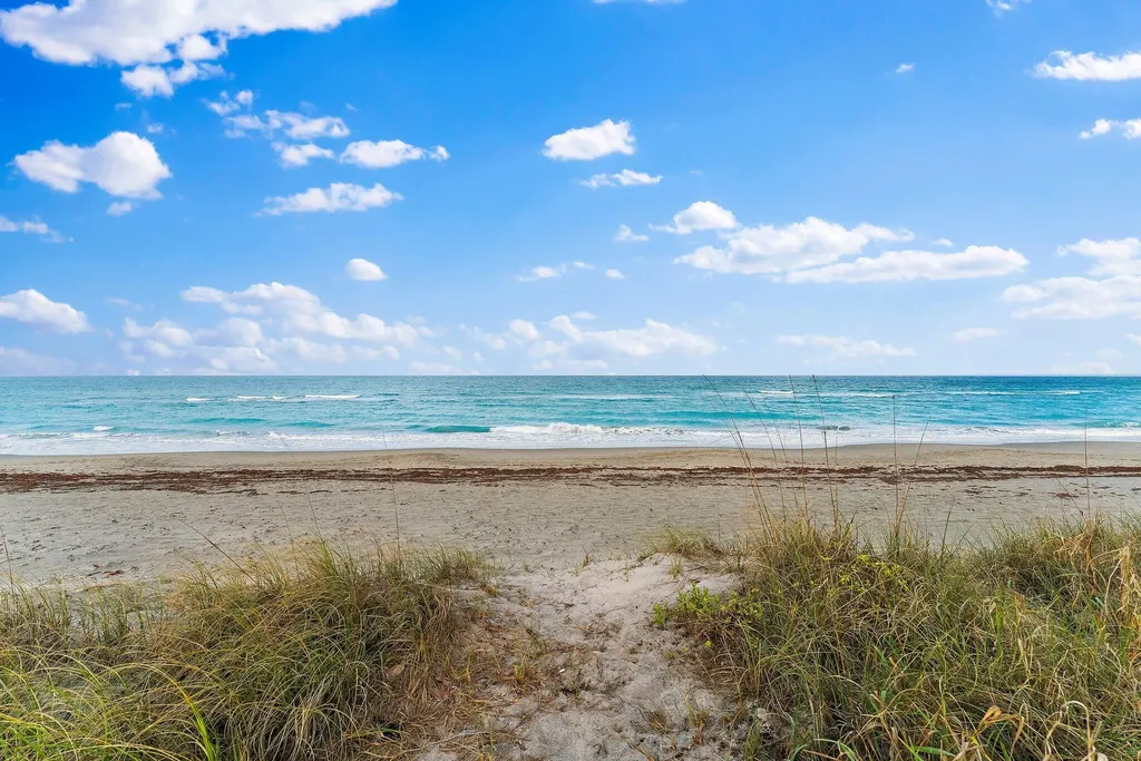 31 N Beach Road Jupiter Island FL 33455