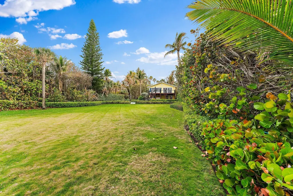 31 N Beach Road Jupiter Island FL 33455