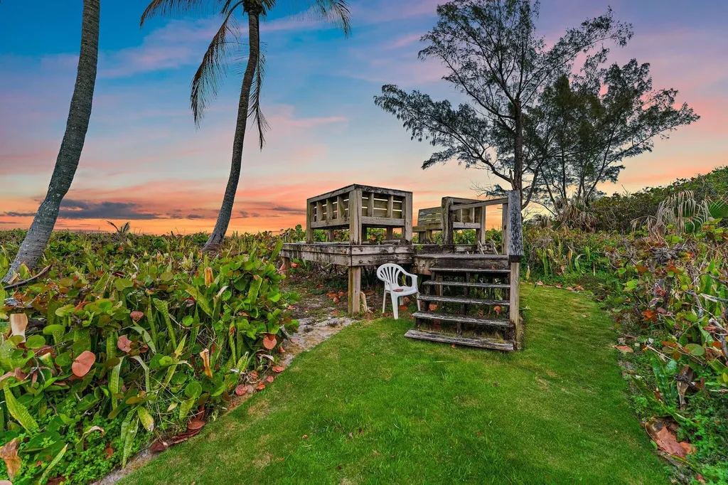 31 N Beach Road Jupiter Island FL 33455