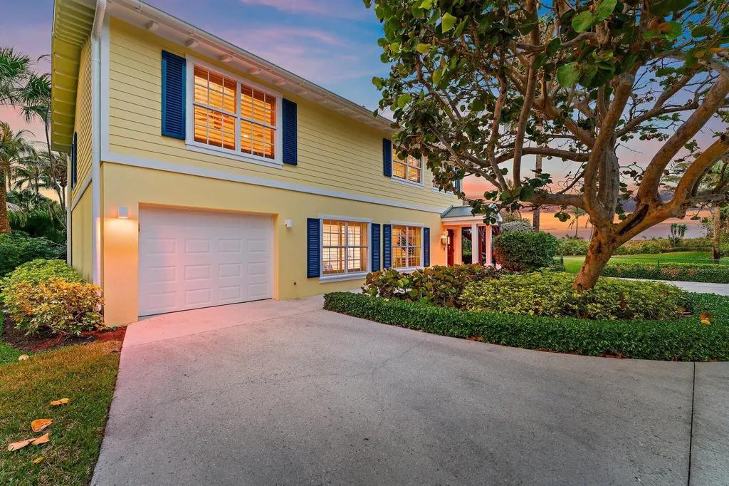31 N Beach Road Jupiter Island FL 33455