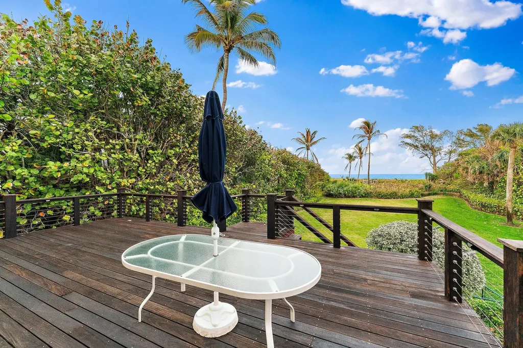 31 N Beach Road Jupiter Island FL 33455