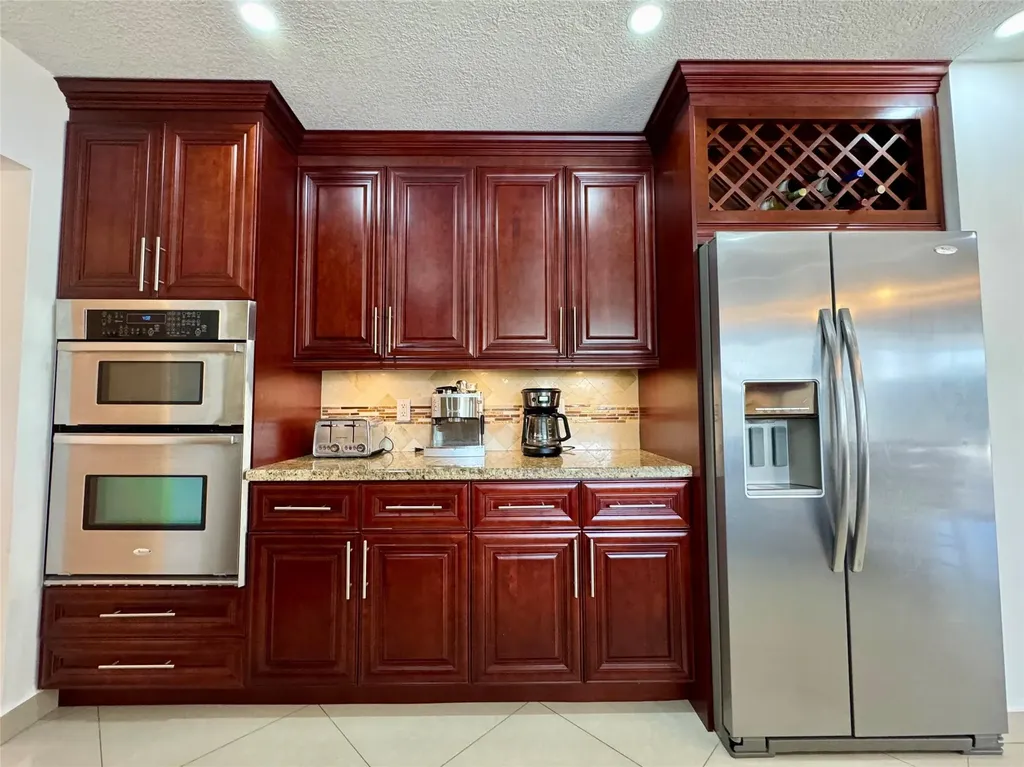 481 W Tropical Way Plantation FL 33317