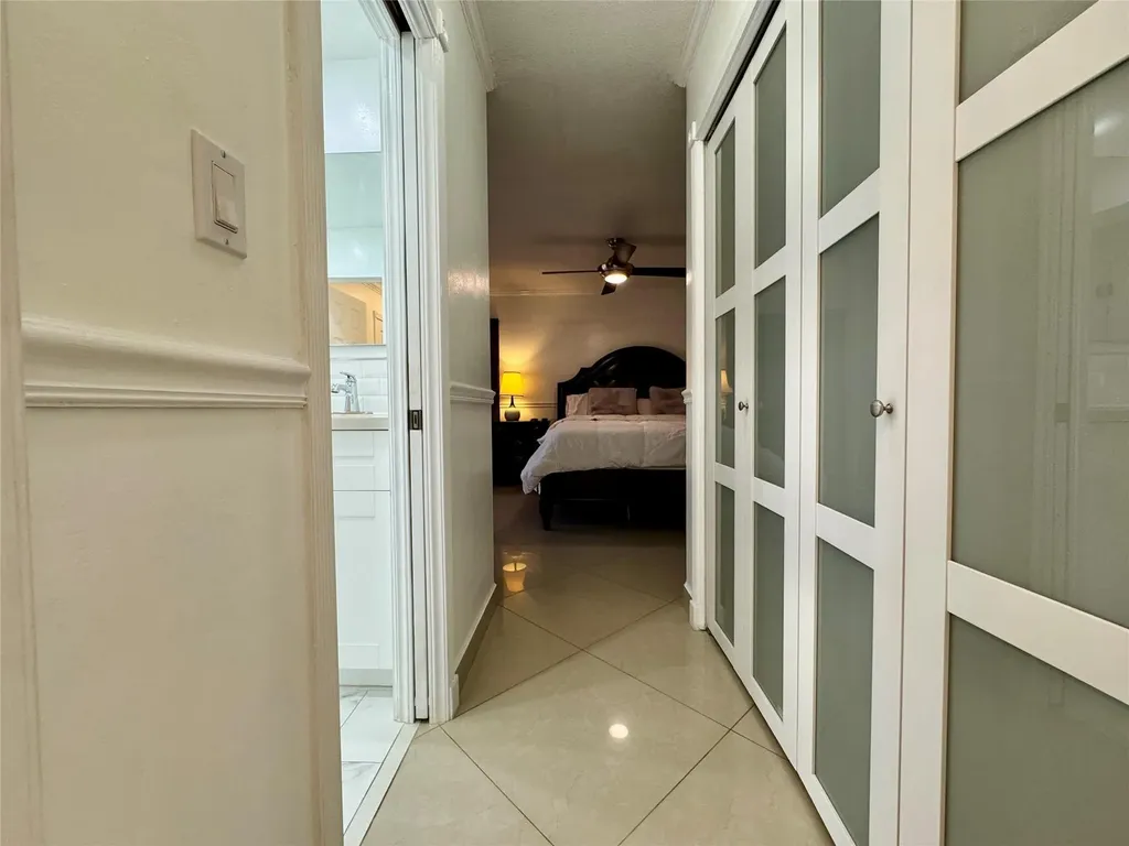 481 W Tropical Way Plantation FL 33317
