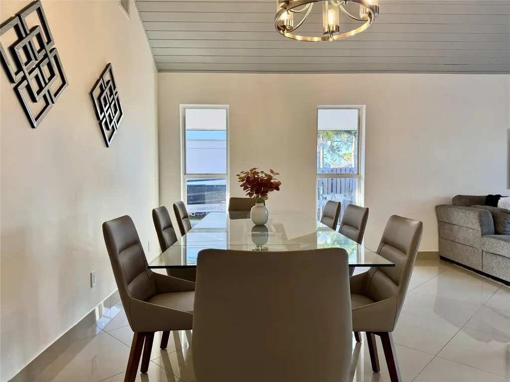 481 W Tropical Way Plantation FL 33317