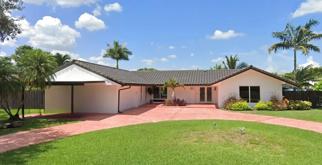481 W Tropical Way Plantation FL 33317