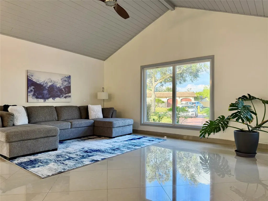481 W Tropical Way Plantation FL 33317