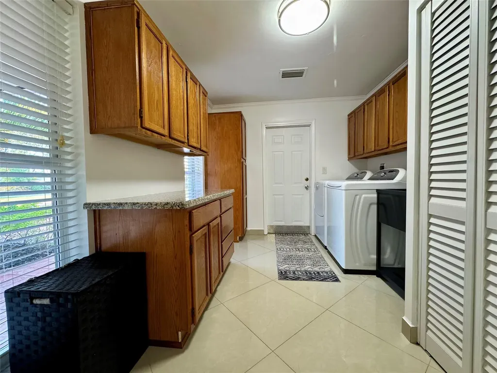 481 W Tropical Way Plantation FL 33317