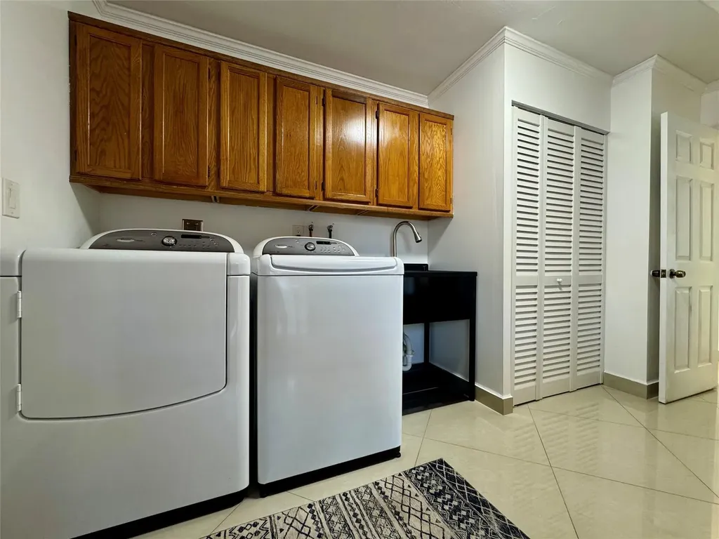 481 W Tropical Way Plantation FL 33317
