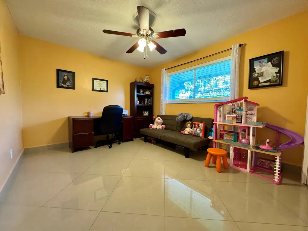 481 W Tropical Way Plantation FL 33317