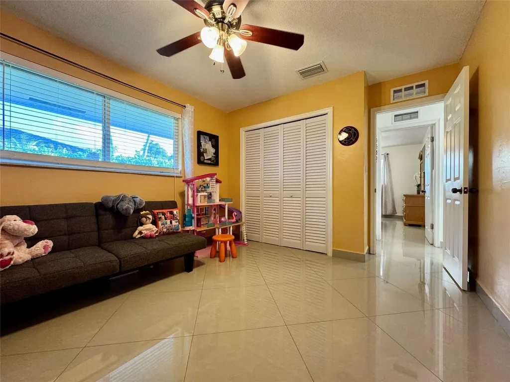 481 W Tropical Way Plantation FL 33317