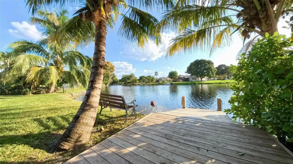 481 W Tropical Way Plantation FL 33317