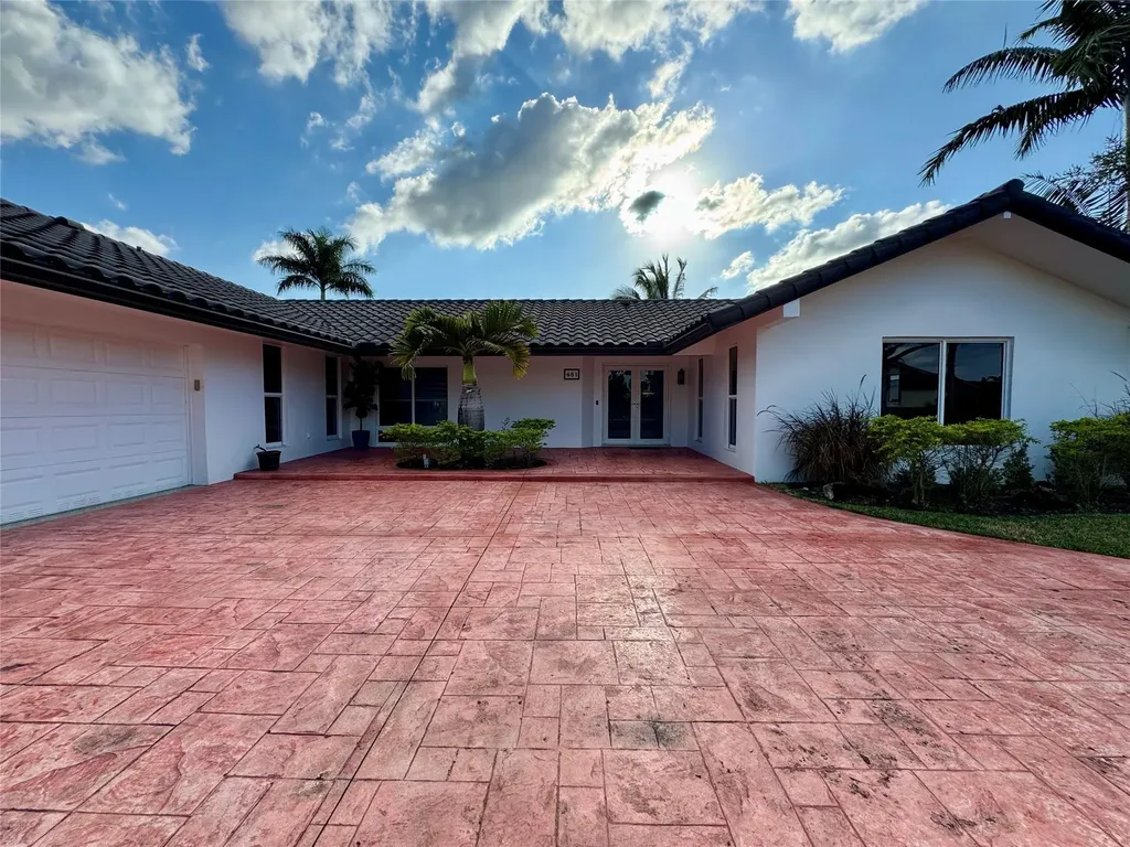 481 W Tropical Way Plantation FL 33317