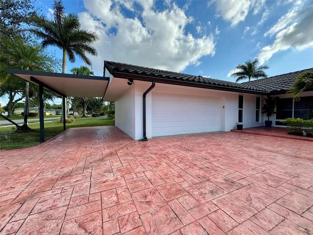 481 W Tropical Way Plantation FL 33317