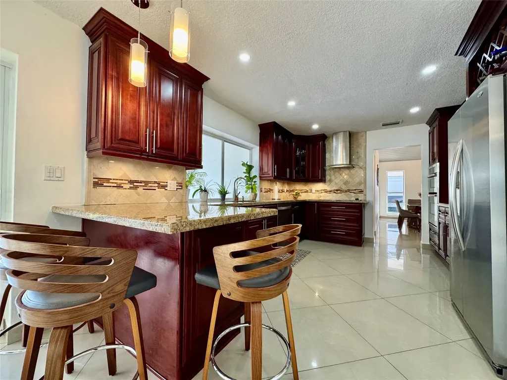 481 W Tropical Way Plantation FL 33317
