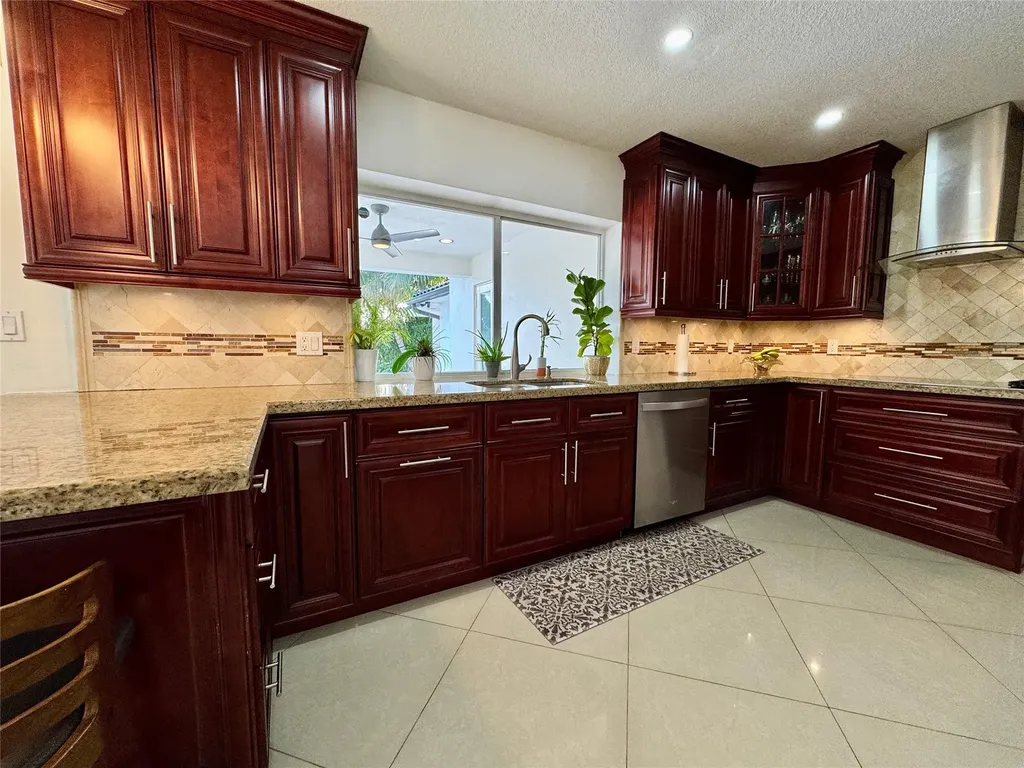 481 W Tropical Way Plantation FL 33317
