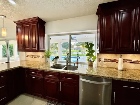 481 W Tropical Way Plantation FL 33317