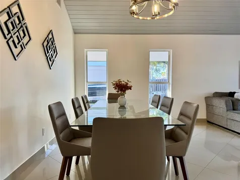 481 W Tropical Way Plantation FL 33317