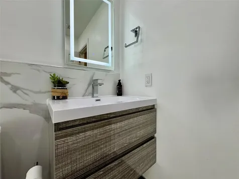 481 W Tropical Way Plantation FL 33317