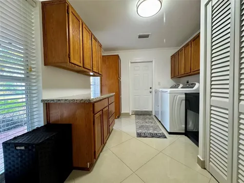 481 W Tropical Way Plantation FL 33317