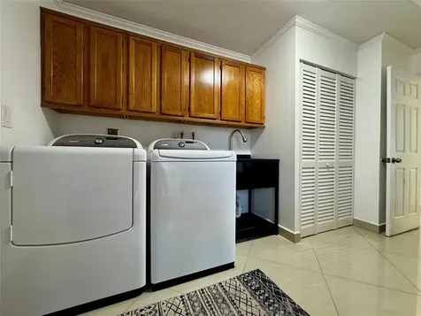 481 W Tropical Way Plantation FL 33317