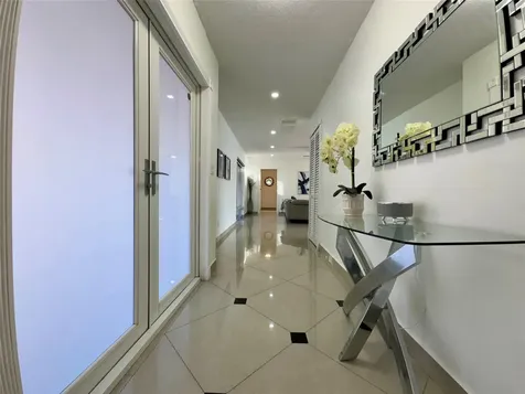 481 W Tropical Way Plantation FL 33317