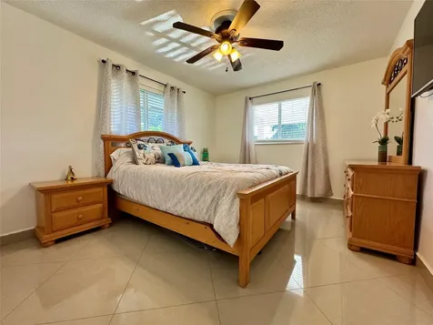 481 W Tropical Way Plantation FL 33317