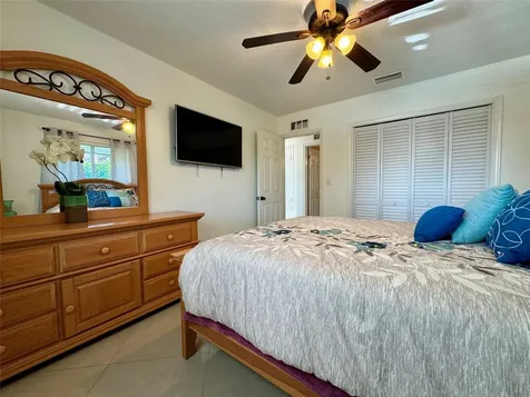 481 W Tropical Way Plantation FL 33317