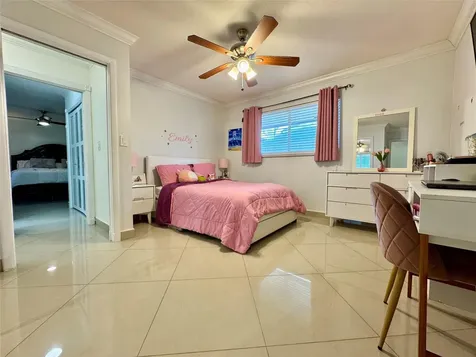 481 W Tropical Way Plantation FL 33317