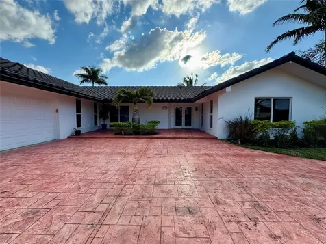 481 W Tropical Way Plantation FL 33317