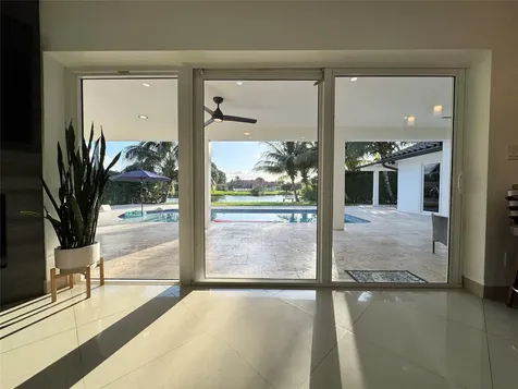 481 W Tropical Way Plantation FL 33317